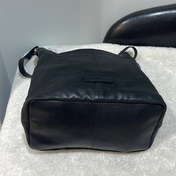 Lucky Brand Lina Bucket Bag - Picture 6 of 11